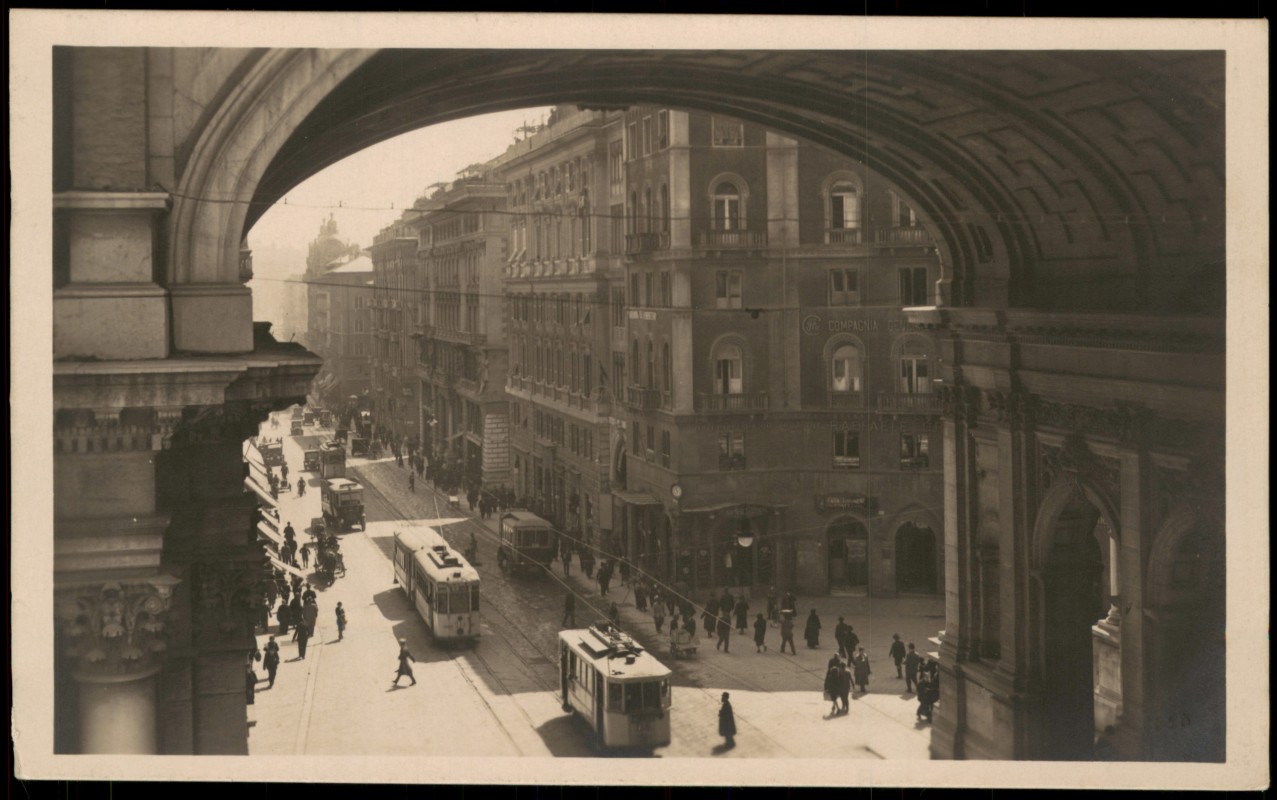 zoom: Image side vintage Postcard from 1930: Ponte Monumentale e Via XX Settembre.:: Genoa