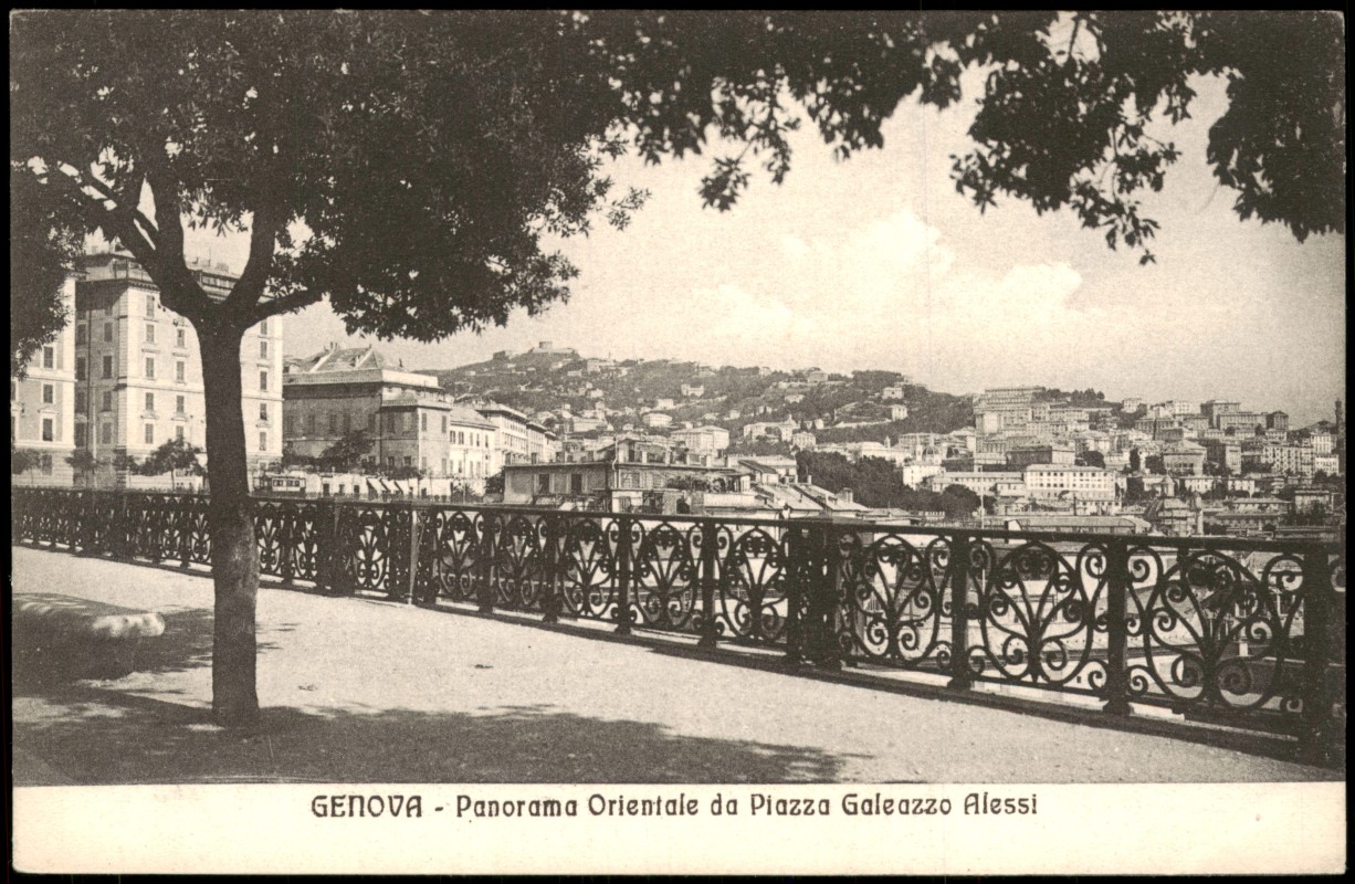 zoom: Image side vintage Postcard from 1917: Panorama Orientale da Piazza Galeazzo Alessi:: Genoa