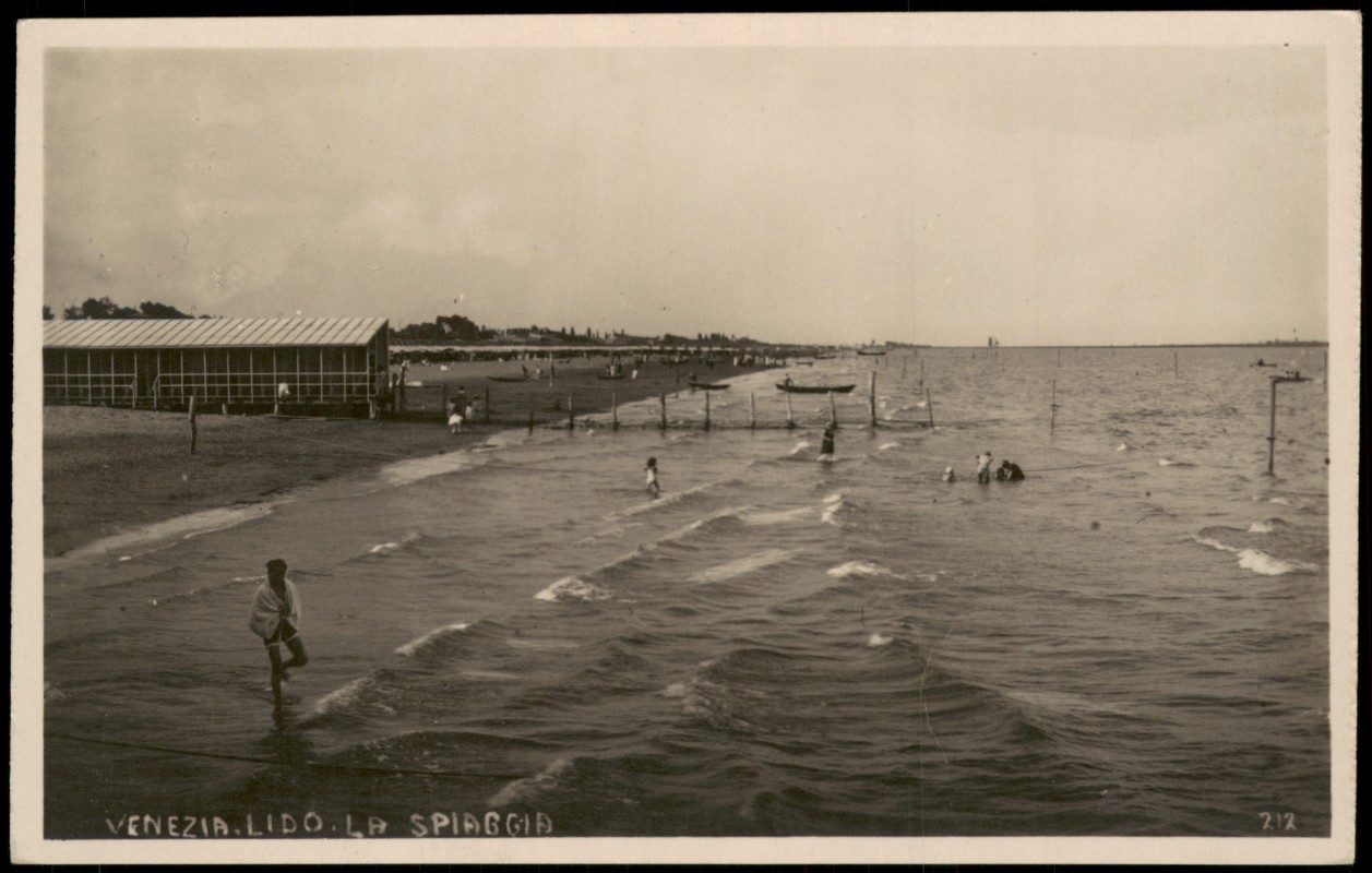 zoom: Image side vintage Postcard from 1929: Strandleben Strandhalle - Fotokarte:: Lido di Venezia-Venice