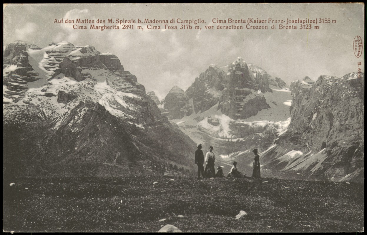 zoom: Image side vintage Postcard from 1910: Umlandansicht Auf den Matten des M. Spinale Personen-Gruppe in Südtirol:: Madonna di Campiglio