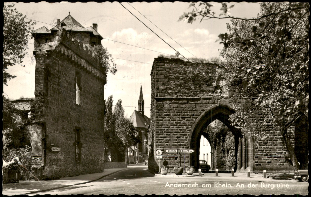 zoom: Image side vintage Postcard from 1969: Straßen Partie An der Burgruine:: Andernach