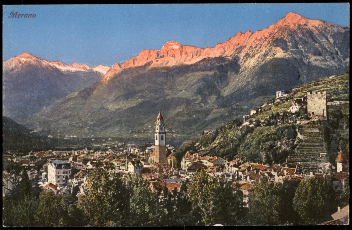 vergrößern: Bildseite historische Ansichtskarte von 1910: Panorama-Ansicht mit "glühenden" Alpen Berge:: Meran