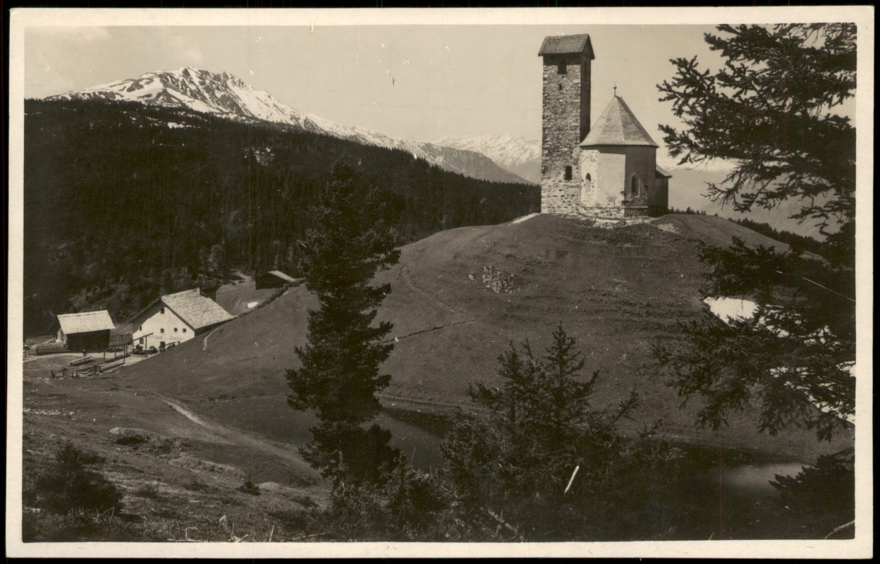 vergrößern: Bildseite historische Ansichtskarte von 1929: Kirche St. Vigil am Vigiljoch:: Meran
