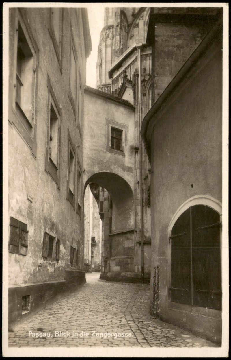 zoom: Image side vintage Postcard from 1930: Blick in die Zengergasse:: Passau