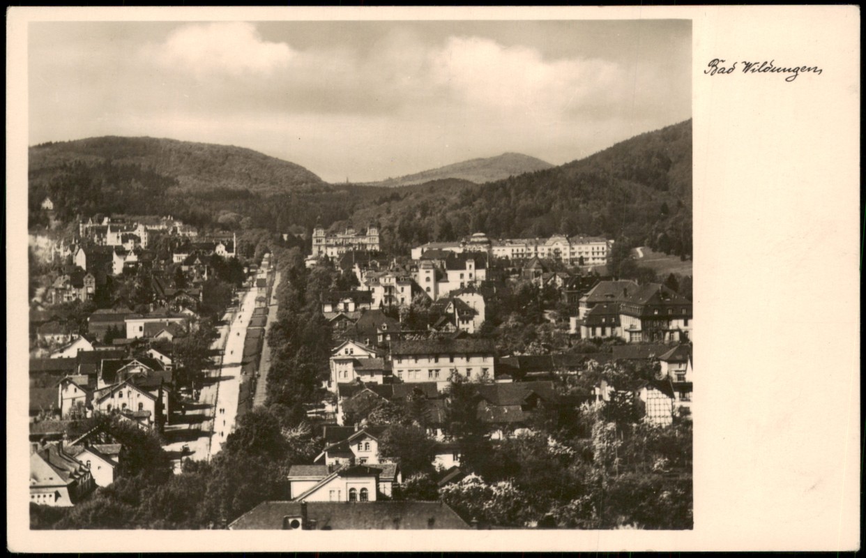 vergrößern: Bildseite historische Ansichtskarte von 1931: Panorama-Ansicht:: Bad Wildungen