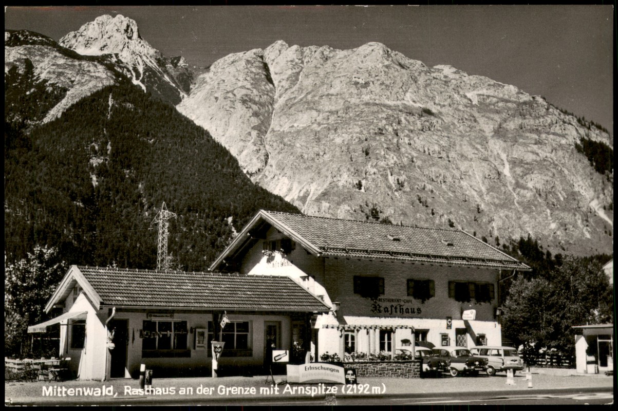 vergrößern: Bildseite historische Ansichtskarte von 1962: Rasthaus an der Grenze mit Arnspitze:: Mittenwald