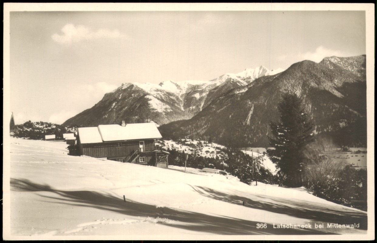 vergrößern: Bildseite historische Ansichtskarte von 1940: Umlandansicht Berghütte am Latscheneck:: Mittenwald