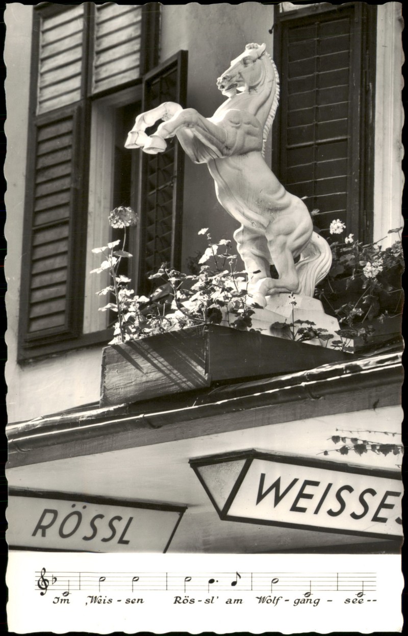 zoom: Image side vintage Postcard from 1965: im Weißen Rößl am Wolfgangsee. Statue Lied:: St. Wolfgang