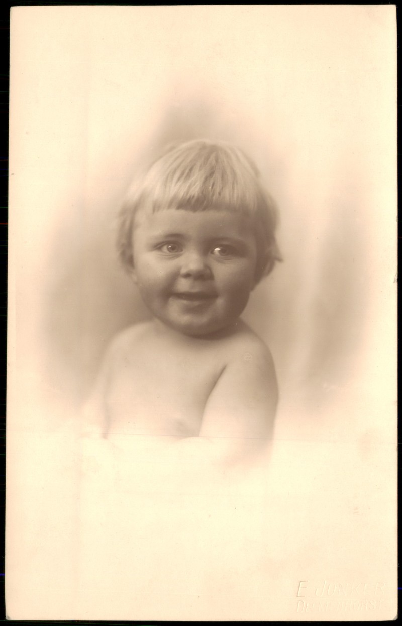 zoom: Image side vintage Postcard from 1910: Portrait Kinder Frühe Fotokunst Kind Baby Atelier-Fotografie::