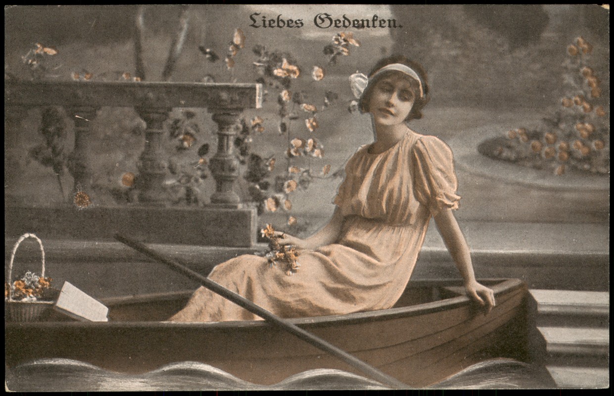 vergrößern: Bildseite historische Ansichtskarte von 1910: Liebes Gedenken Serienkarte Frühe Fotokunst Frau nachdenklich verliebt::