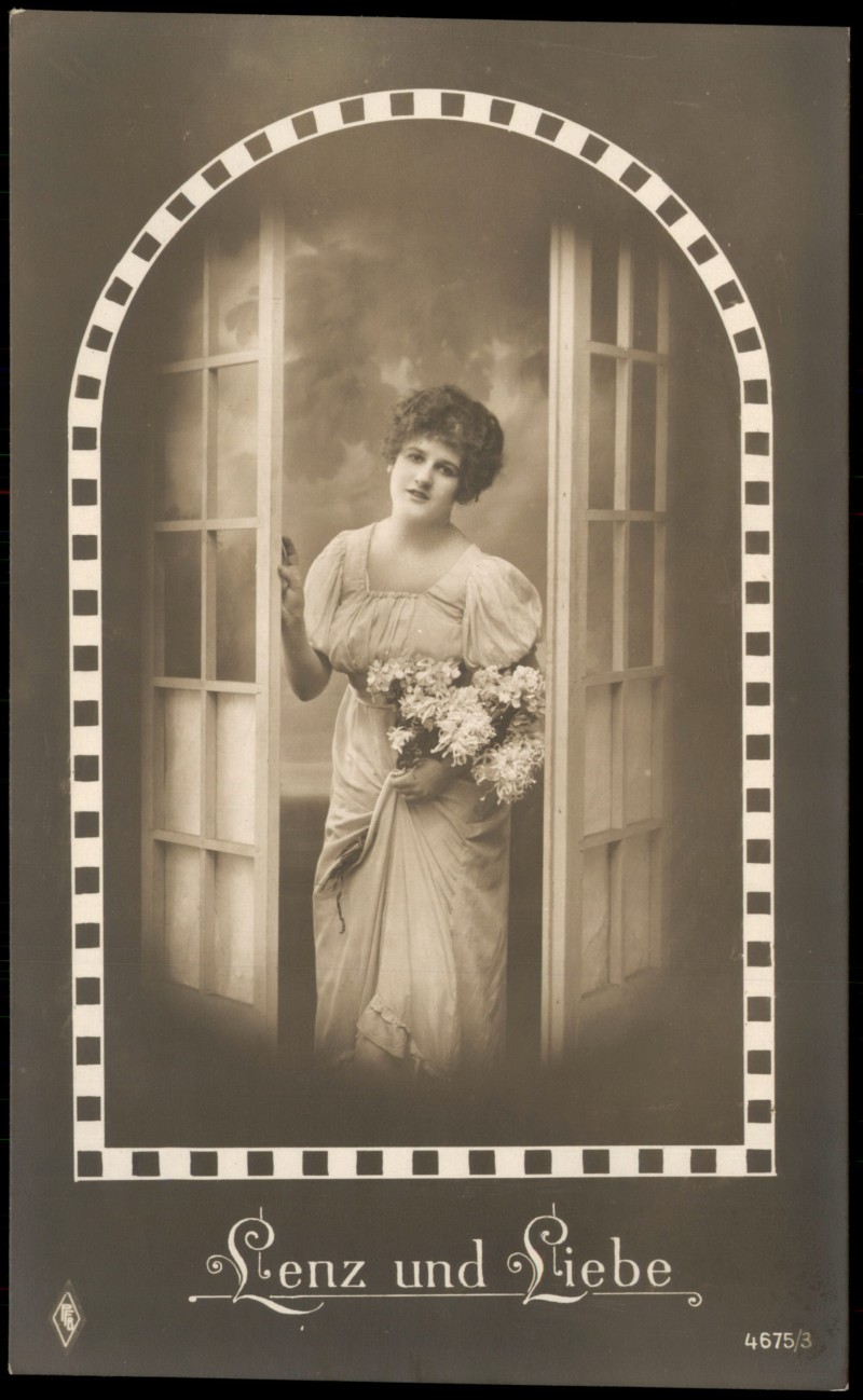 zoom: Image side vintage Postcard from 1910: Lenz und Liebe Serienkarte Frau im Kleid possierend mit Blumen::