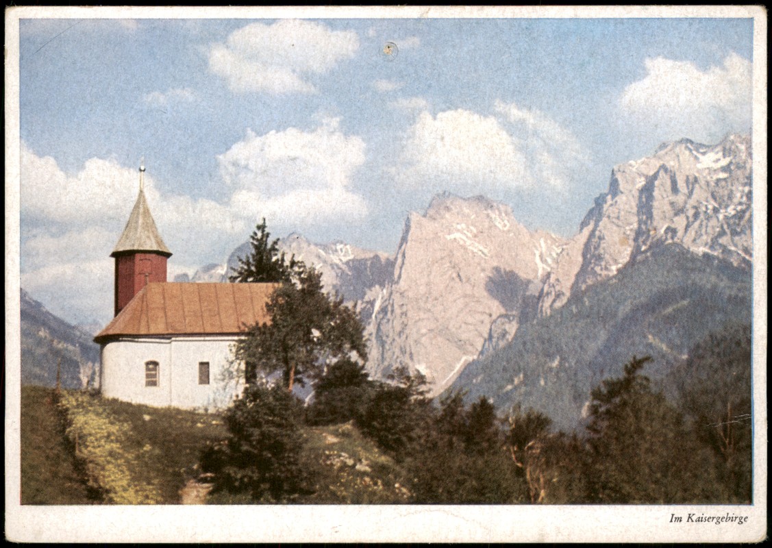 vergrößern: Bildseite historische Ansichtskarte von 1950: St. Antoniuskapelle gegen Ellmauer Halt und Totenkirchl (Kaisergebirge) Farbaufnahme H. Färberböck:: .Österreich
