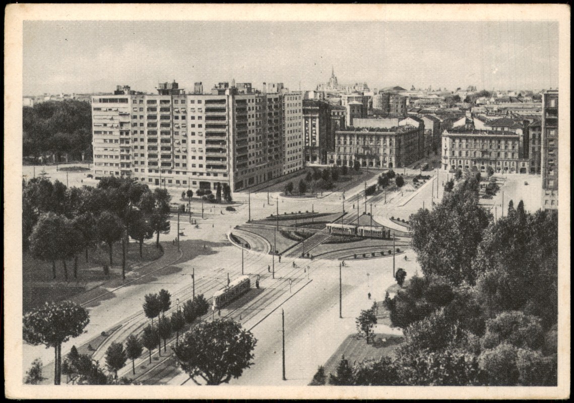 vergrößern: Bildseite historische Ansichtskarte von 1940: Panorama-Ansicht MILANO Piazzale Fiume:: Mailand