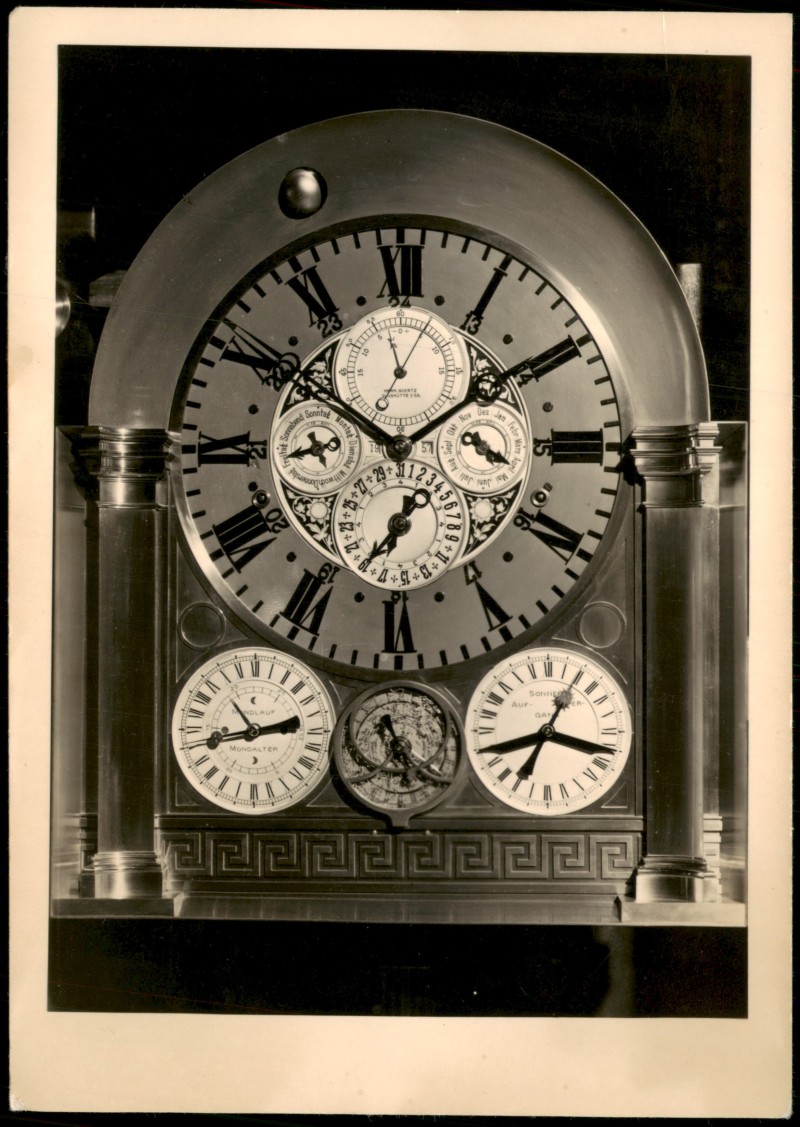 zoom: Image side vintage Postcard from 1959: Die Kunstuhr der Ingenieurschule für Feinwerktechnik:: Glashütte