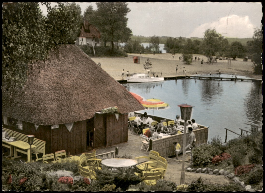 zoom: Image side vintage Postcard from 1955: Partie am Badesee Prüss-See mit Lokal Außensitz:: Güster (Lauenburg)