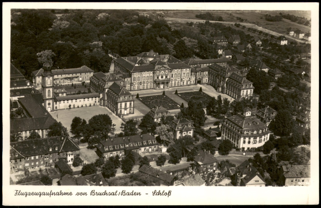 zoom: Image side vintage Postcard from 1938: Luftbild Flugzeugaufnahme Schloß:: Bruchsal