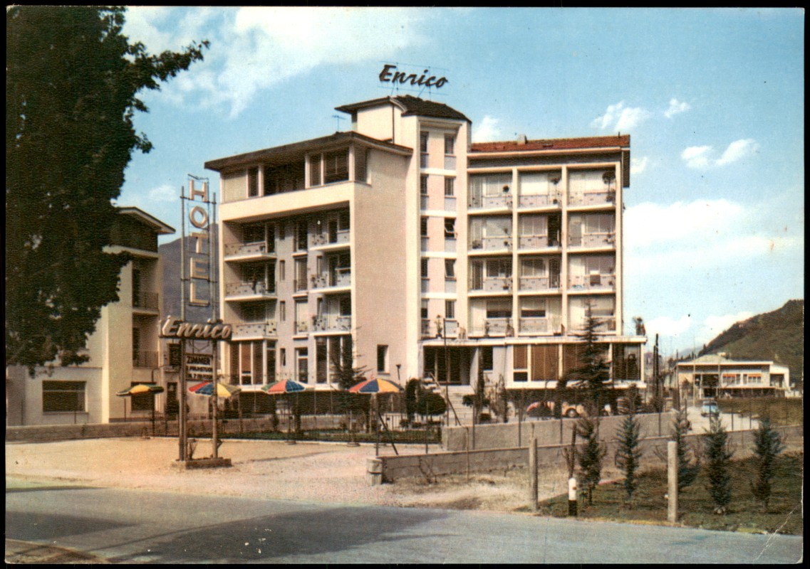 vergrößern: Bildseite historische Ansichtskarte von 1955: HOTEL ENRICO RIVA DEL GARDA Viale Rovereto:: Riva del Garda