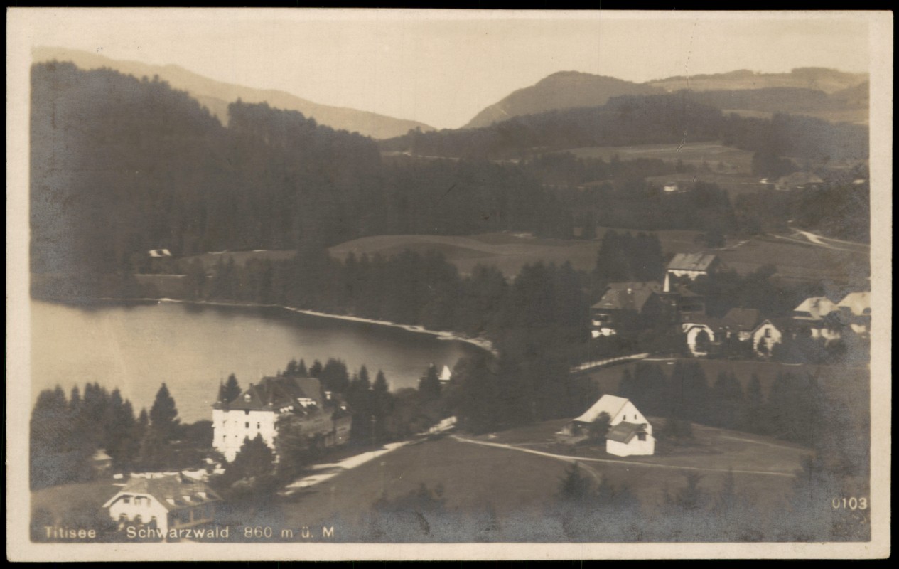 zoom: Image side vintage Postcard from 1935: Panorama-Ansicht des Titisees mit Uferbebauung:: Titisee-Titisee-Neustadt