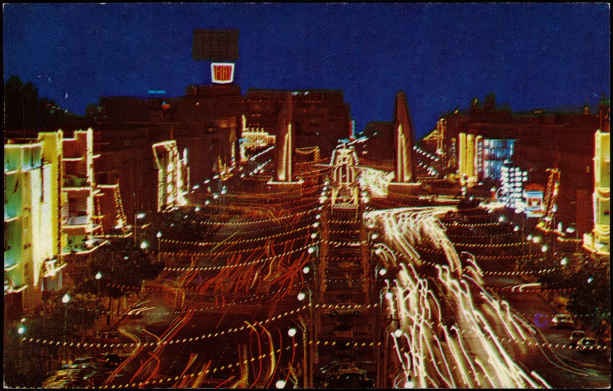 vergrößern: Bildseite historische Ansichtskarte von 1973: The monument of Democracylocated on Rajdumnern Avenue:: Bangkok