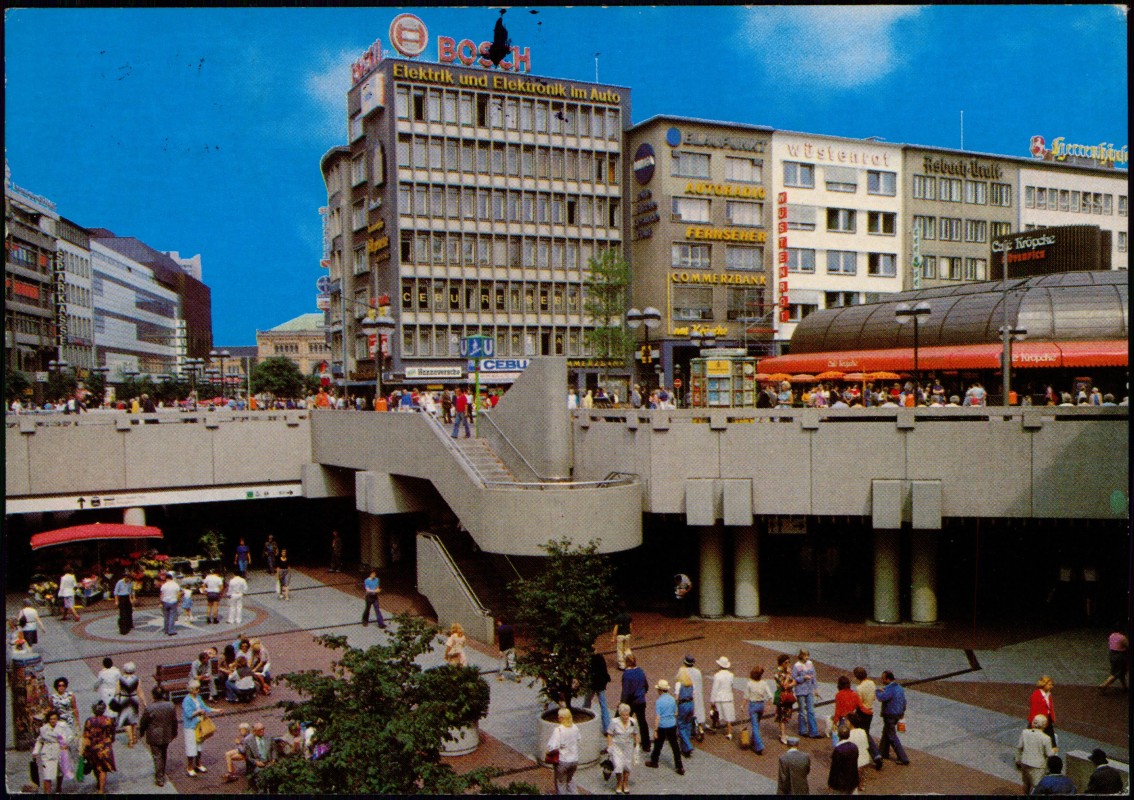 zoom: Image side vintage Postcard from 1983: Am Kröpcke Geschäfte Unterführung:: Hanover