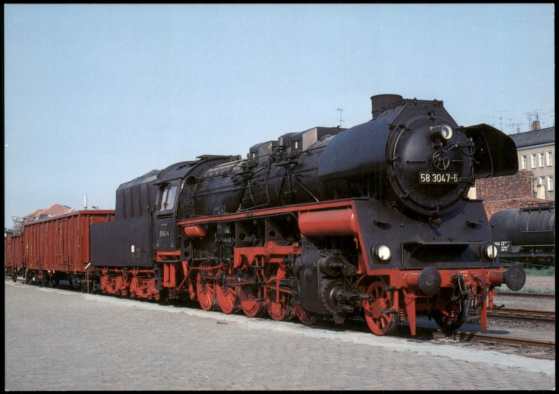 zoom: Image side vintage Postcard from 1997: Dampf-Güterzuglokomotive 58 3047-6 Güterbahnhof Dresden::