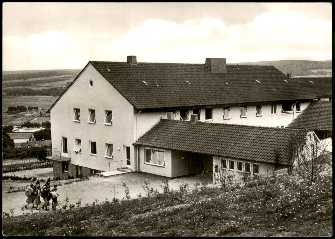 vergrößern: Bildseite historische Ansichtskarte von 1971: Jugendherberge - Fotokarte:: Höxter (Weser)