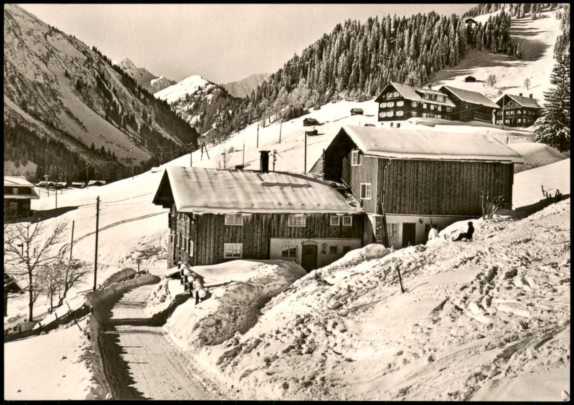 vergrößern: Bildseite historische Ansichtskarte von 1978: Jugend-Ferienheim der Stadt Frankfur Alte Mühle Winter:: Mittelberg/Vorarlberg