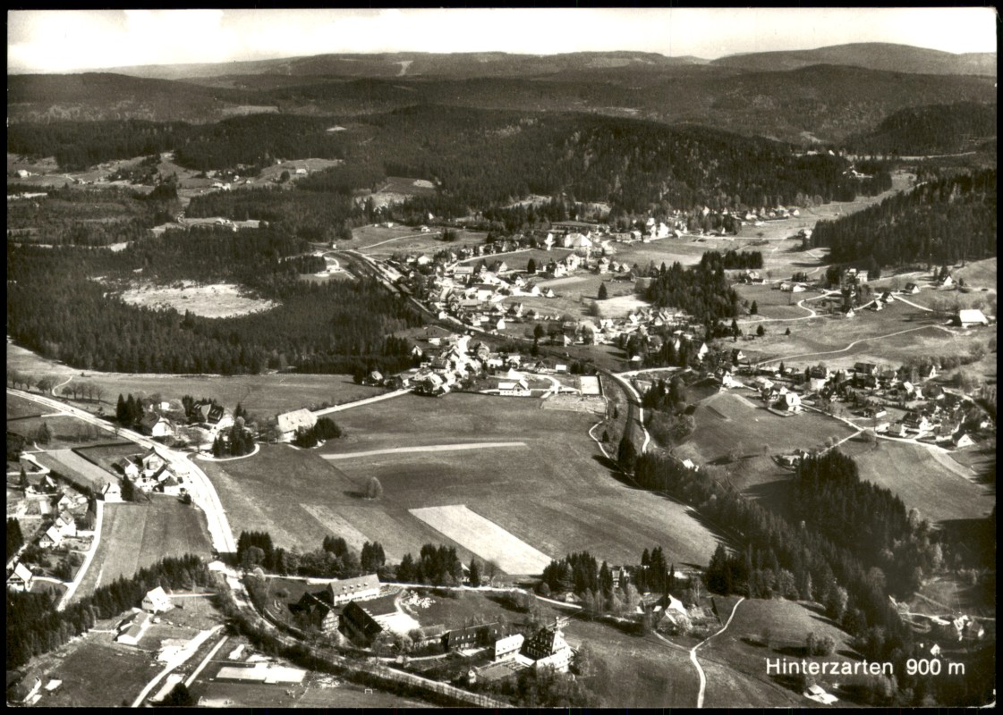 vergrößern: Bildseite historische Ansichtskarte von 1968: Luftaufnahme Luftbild:: Hinterzarten