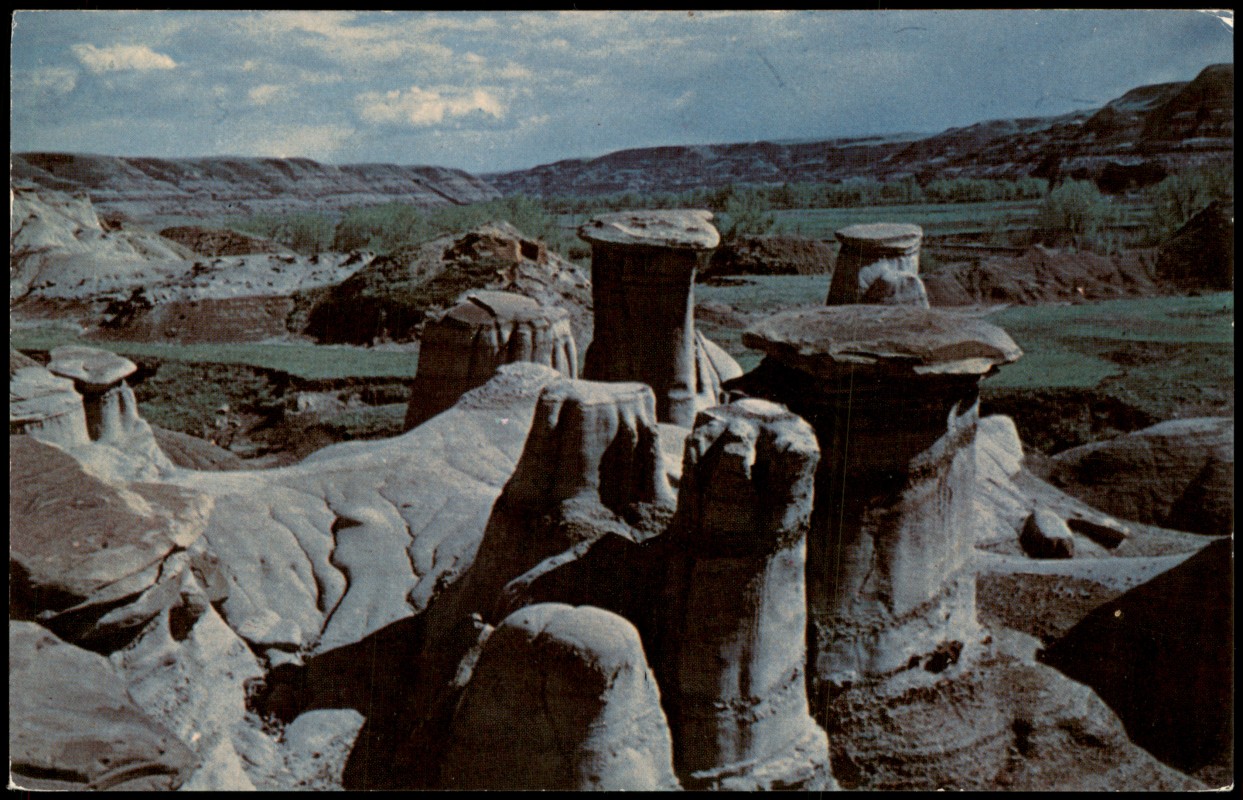zoom: Image side vintage Postcard from 1970: Drumheller Hoodoos, Alberta:: Drumheller