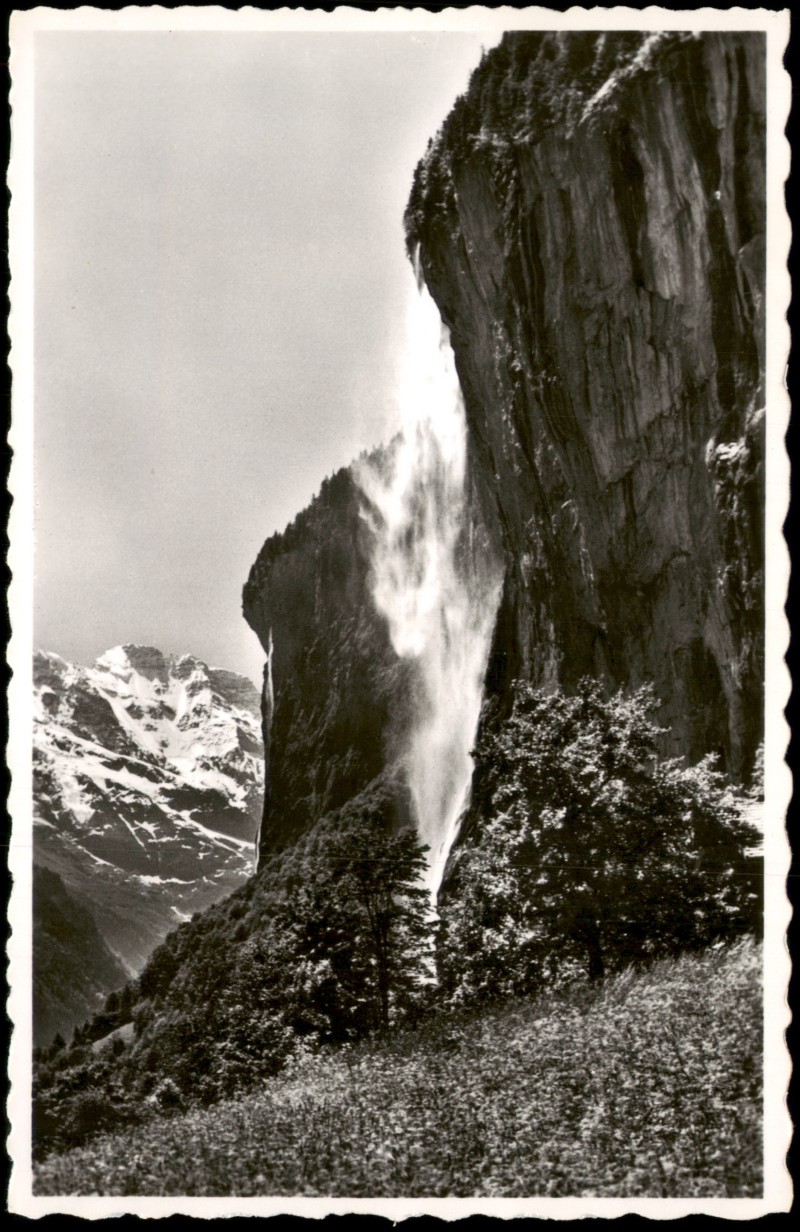 zoom: Image side vintage Postcard from 1955: Staubbachfall (Wasserfall Waterfall) mit Grosshorn:: Lauterbrunnen