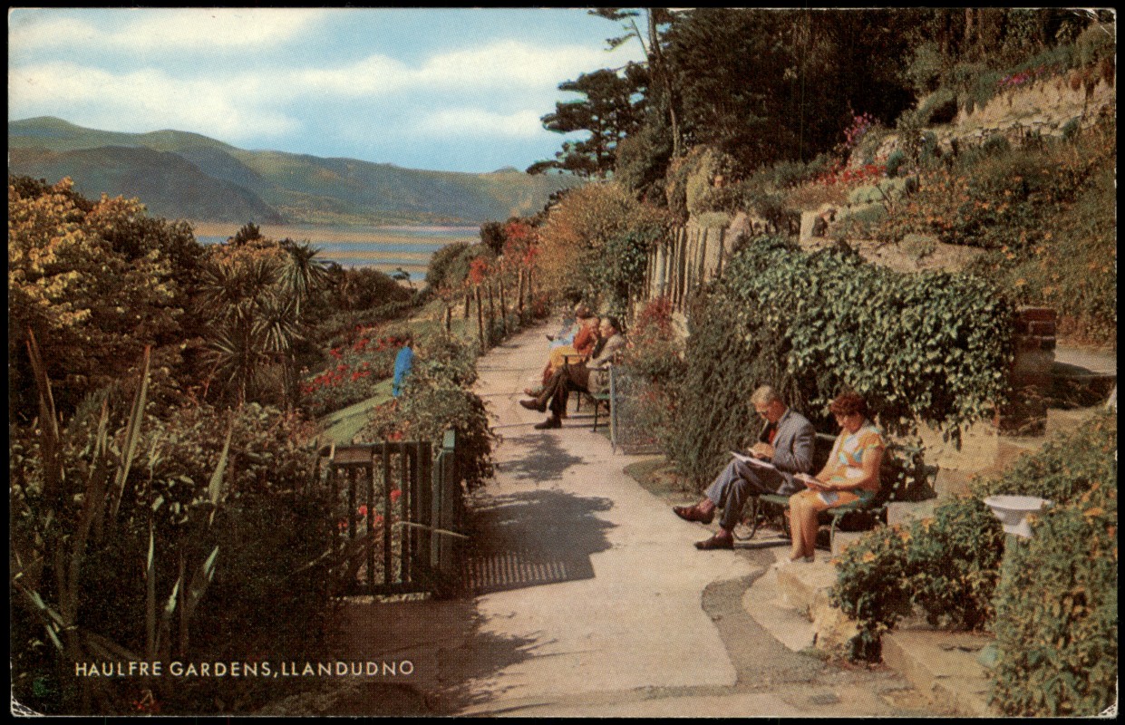 vergrößern: Bildseite historische Ansichtskarte von 1970: Haulfre Gardens:: Llandudno (Wales)