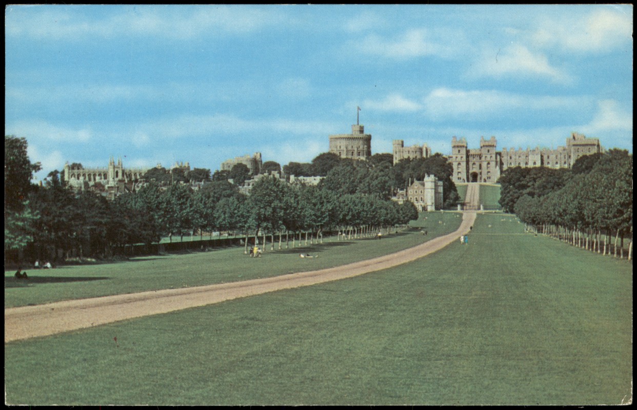 vergrößern: Bildseite historische Ansichtskarte von 1974: The Long Walk mit Windsor Castle:: Windsor
