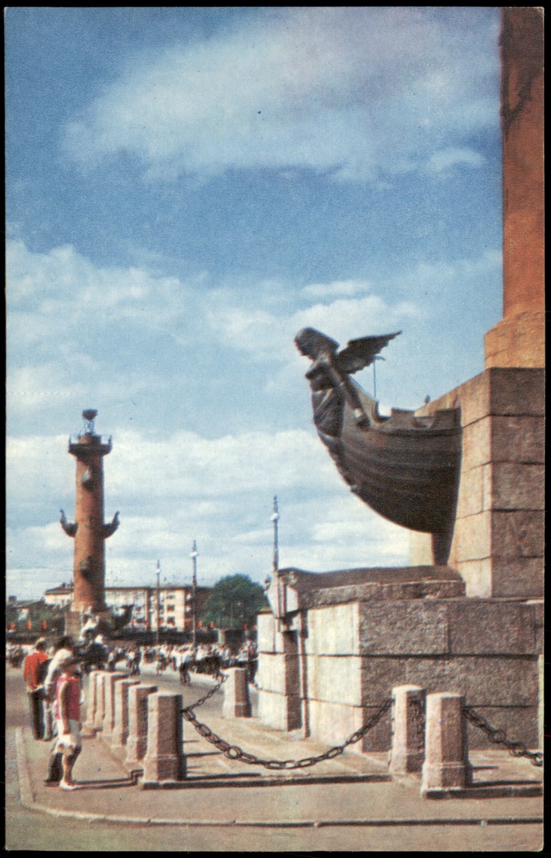 vergrößern: Bildseite historische Ansichtskarte von 1970: Rostralsäulen:: Sankt Petersburg