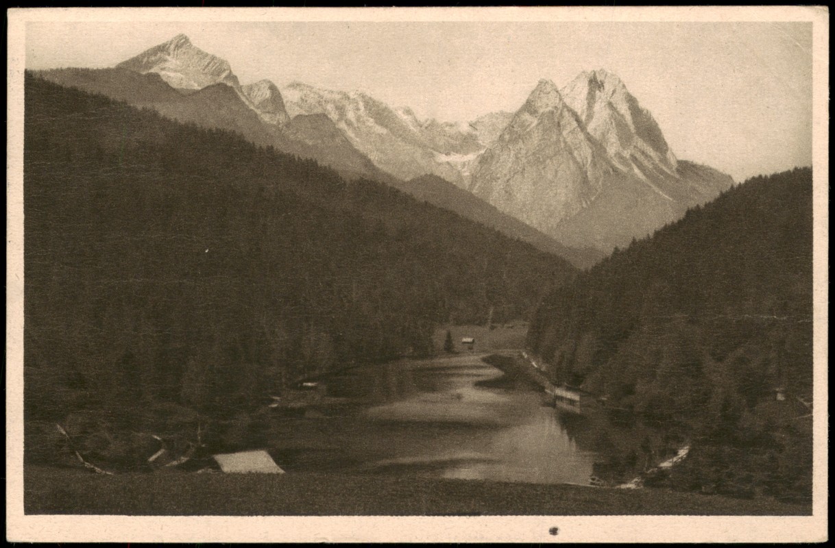 vergrößern: Bildseite historische Ansichtskarte von 1928: Riessersee gegen Alpspitze, Höllental und Waxenstein:: Garmisch-Partenkirchen