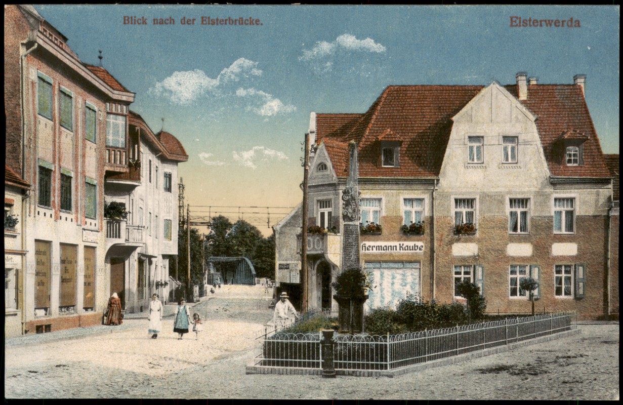 zoom: Image side vintage Postcard from 1916: Blick nach der Elsterbrücke. Straßenszene:: Elsterwerda