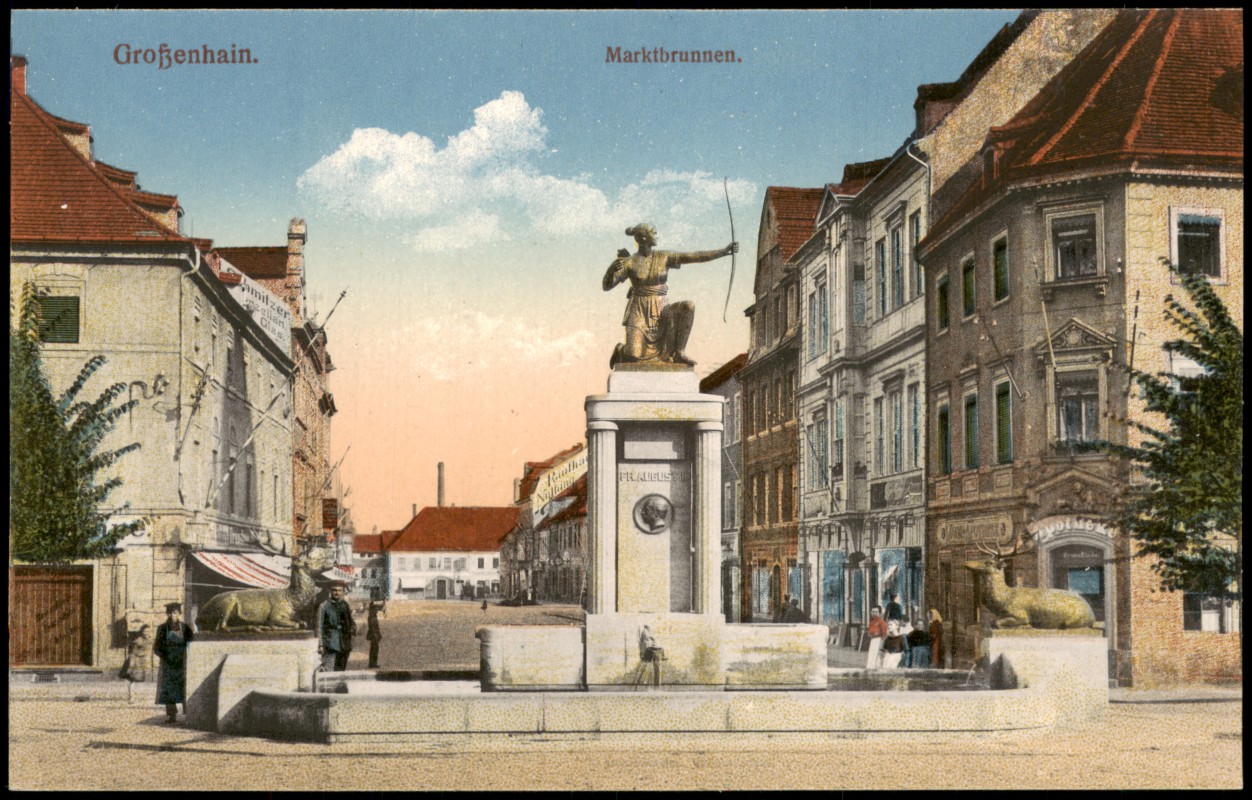zoom: Image side vintage Postcard from 1916: Marktbrunnen. Geschäfte:: Großenhain