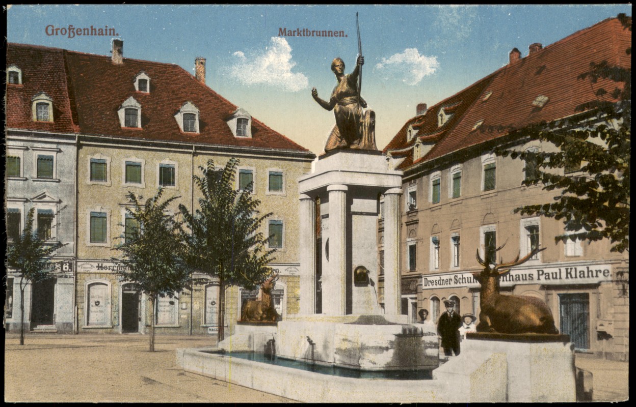 zoom: Image side vintage Postcard from 1916: Marktbrunnen. Geschäfte:: Großenhain