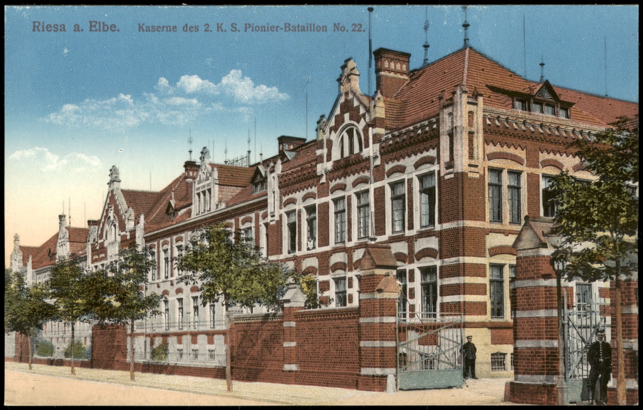 zoom: Image side vintage Postcard from 1915: Kaserne des 2. K. S. Pionier-Bataillon Eingang:: Riesa