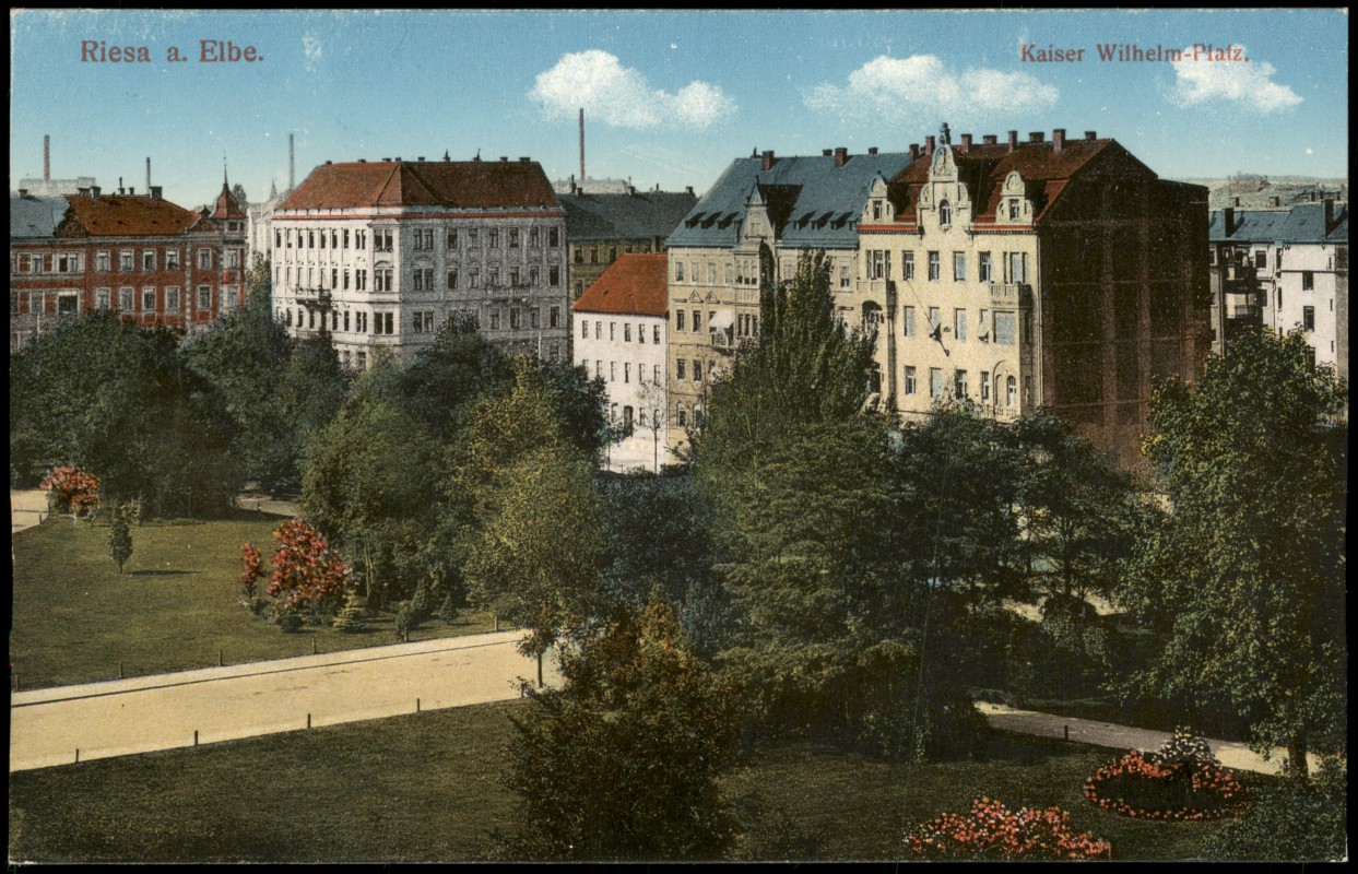 zoom: Image side vintage Postcard from 1915: Kaiser-Wilhelm-Platz, Schornsteine:: Riesa
