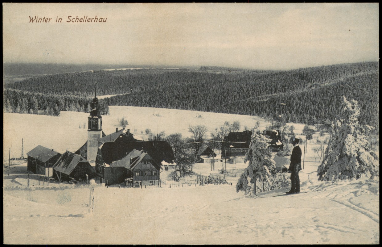 vergrößern: Bildseite historische Ansichtskarte von 1913: Skifahrer an der Stadt:: Schellerhau-Altenberg (Erzgebirge)