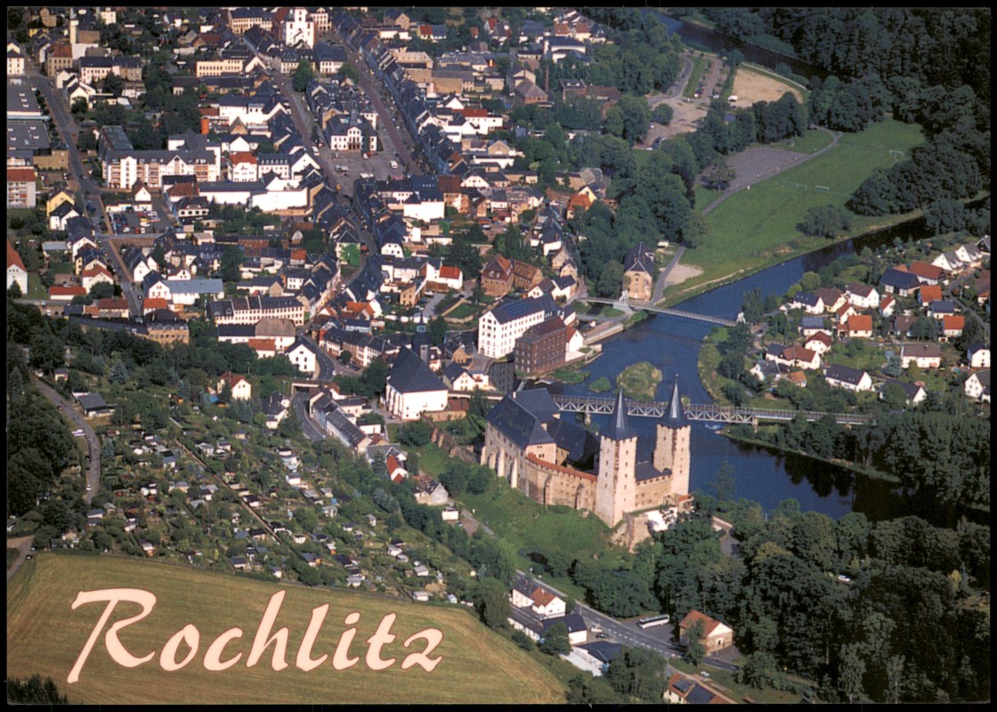 vergrößern: Bildseite historische Ansichtskarte von 2000: Luftbild Luftaufnahme Ortsansicht v. Flugzeug aus:: Rochlitz