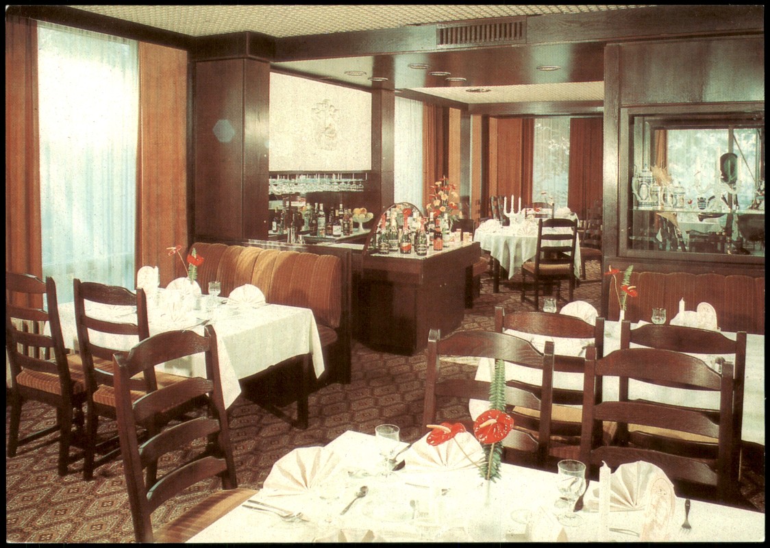 vergrößern: Bildseite historische Ansichtskarte von 1986: Hotel THÜRINGENTOURIST Spezialitätenrestaurant Hubertus:: Suhl