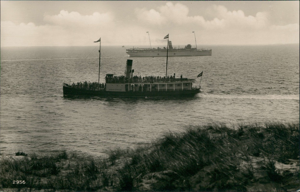 zoom: Image side vintage Postcard from 1930: Ostsee Baltic Sea Schiffe Dampfer Fotokarte:: .Mecklenburg-Vorpommern