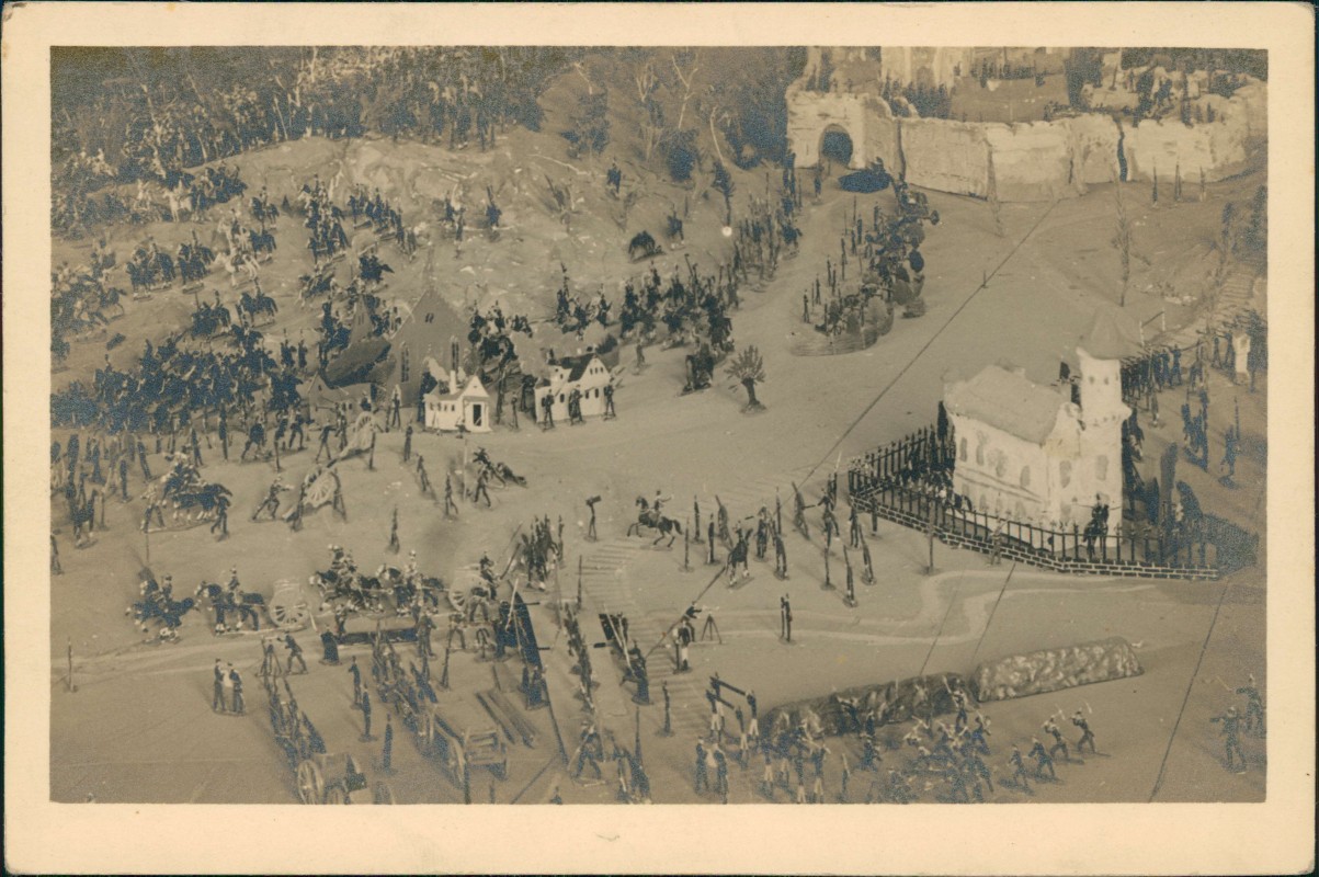 zoom: Image side vintage Postcard from 1915: Zinnsoldaten Ausstellung Schlacht Sedan:: Vienna