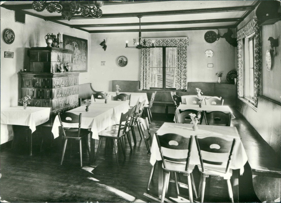 zoom: Image side vintage Postcard from 1981: Gastraum Waldcafé Bärenloh:: Bad Elster