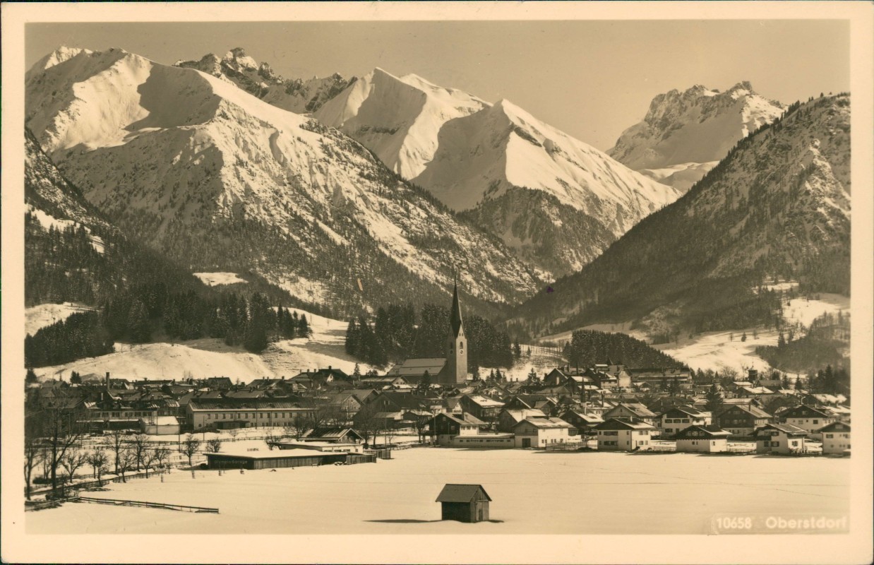 vergrößern: Bildseite historische Ansichtskarte von 1950: Panorama-Ansicht im Winter:: Oberstdorf (Allgäu)