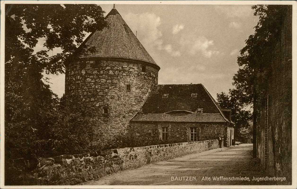 zoom: Image side vintage Postcard from 1930: Alte Waffenschmiede, Jugendherberge:: Bautzen