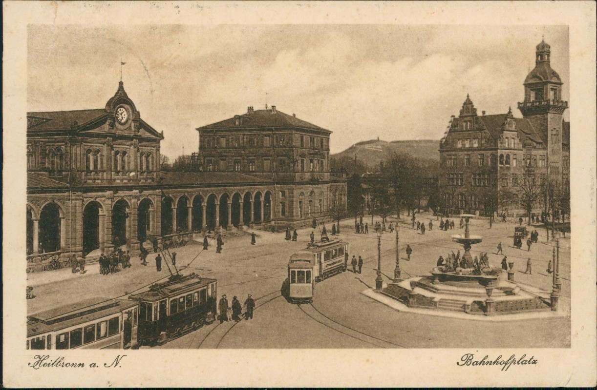 zoom: Image side vintage Postcard from 1927: Bahnhofplatz mit Bahnhof und Straßenbahn:: Heilbronn