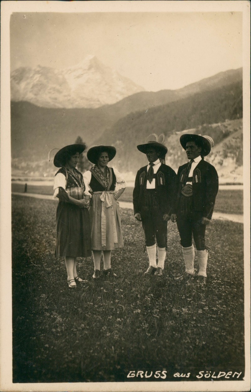 zoom: Image side vintage Postcard from 1918: Trachten Typen Männer und Frauen:: Sölden (Schwarzwald bei Freiburg)