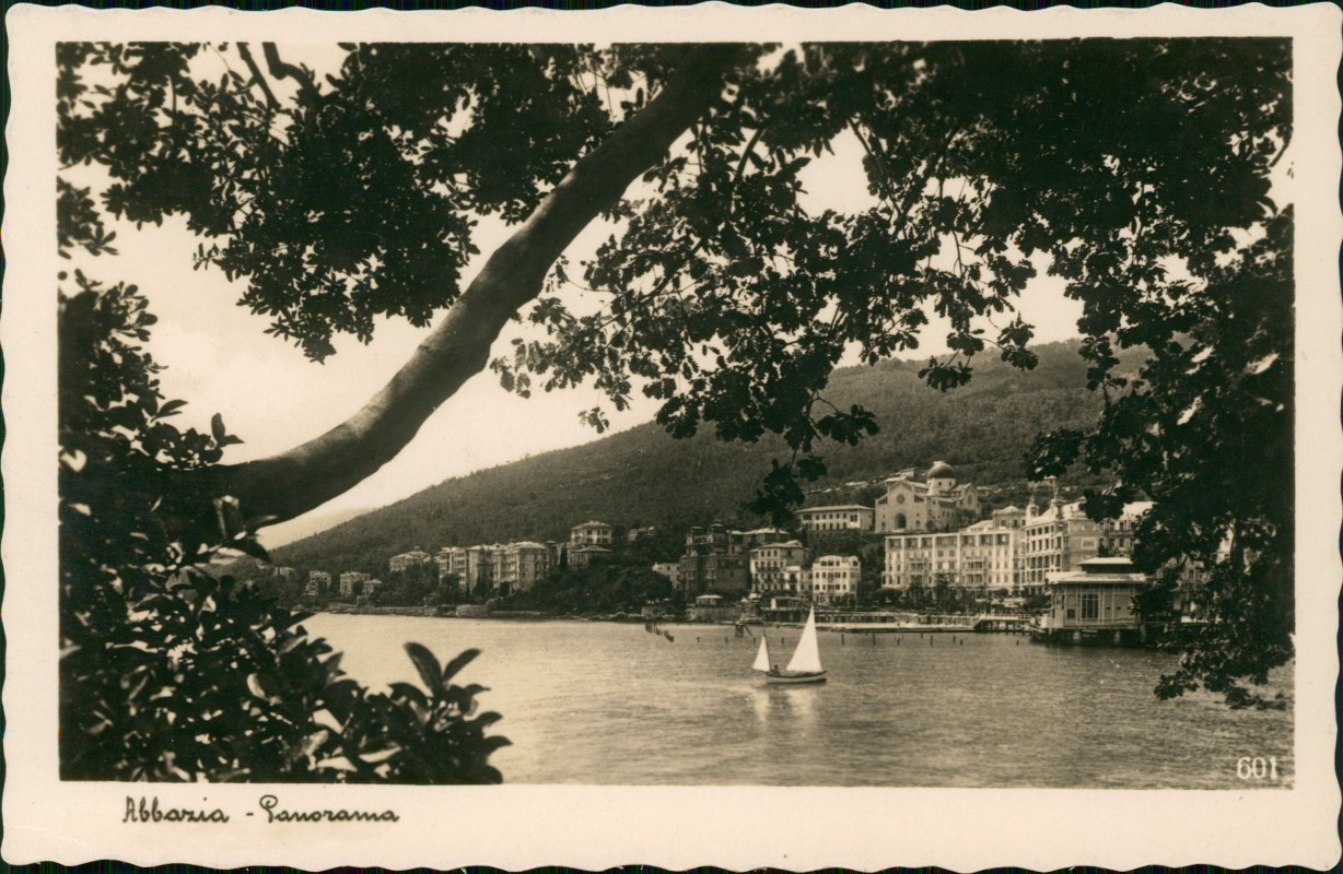 zoom: Image side vintage Postcard from 1942: Panorama Segelboot - Fotokarte:: Opatija
